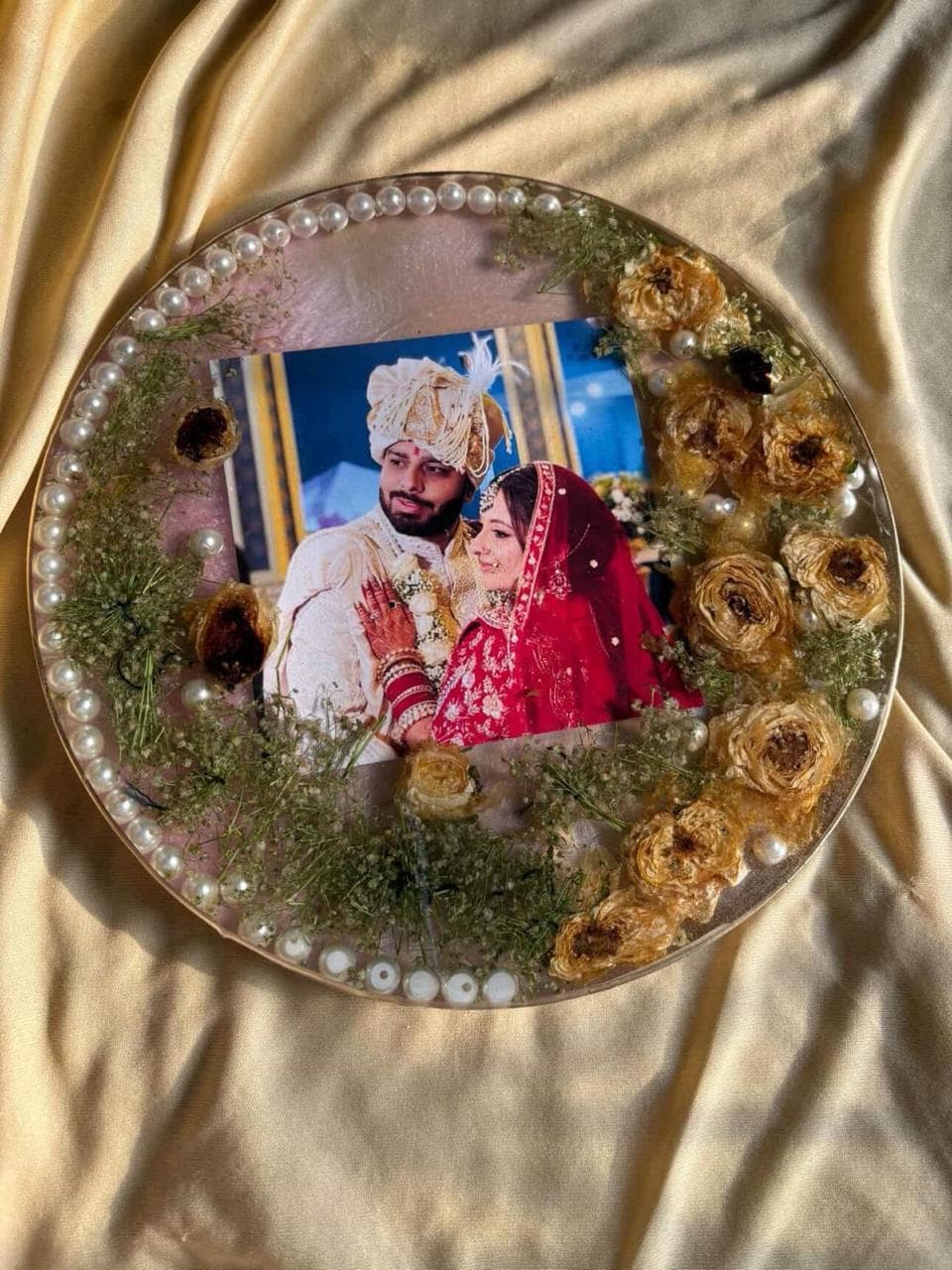 Classic Varmala Resin Frame view 2