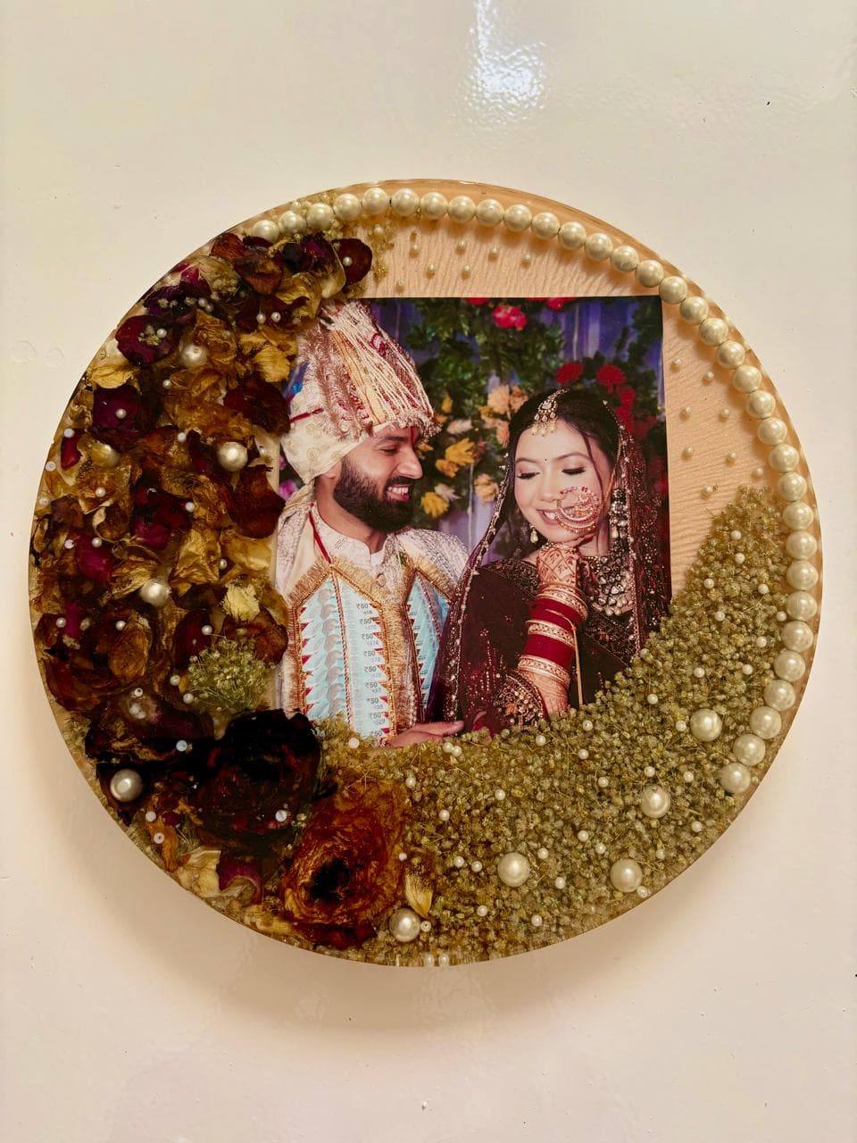 Classic Varmala Resin Frame view 3