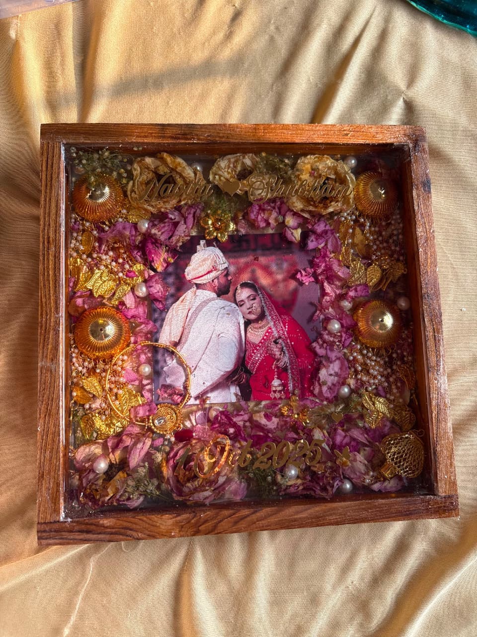The Classic Varmala Preservation Frame detail view